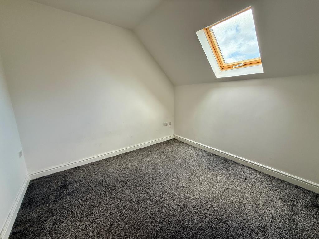 Lot: 62 - THREE-BEDROOM TERRACE HOUSE - Bedroom two